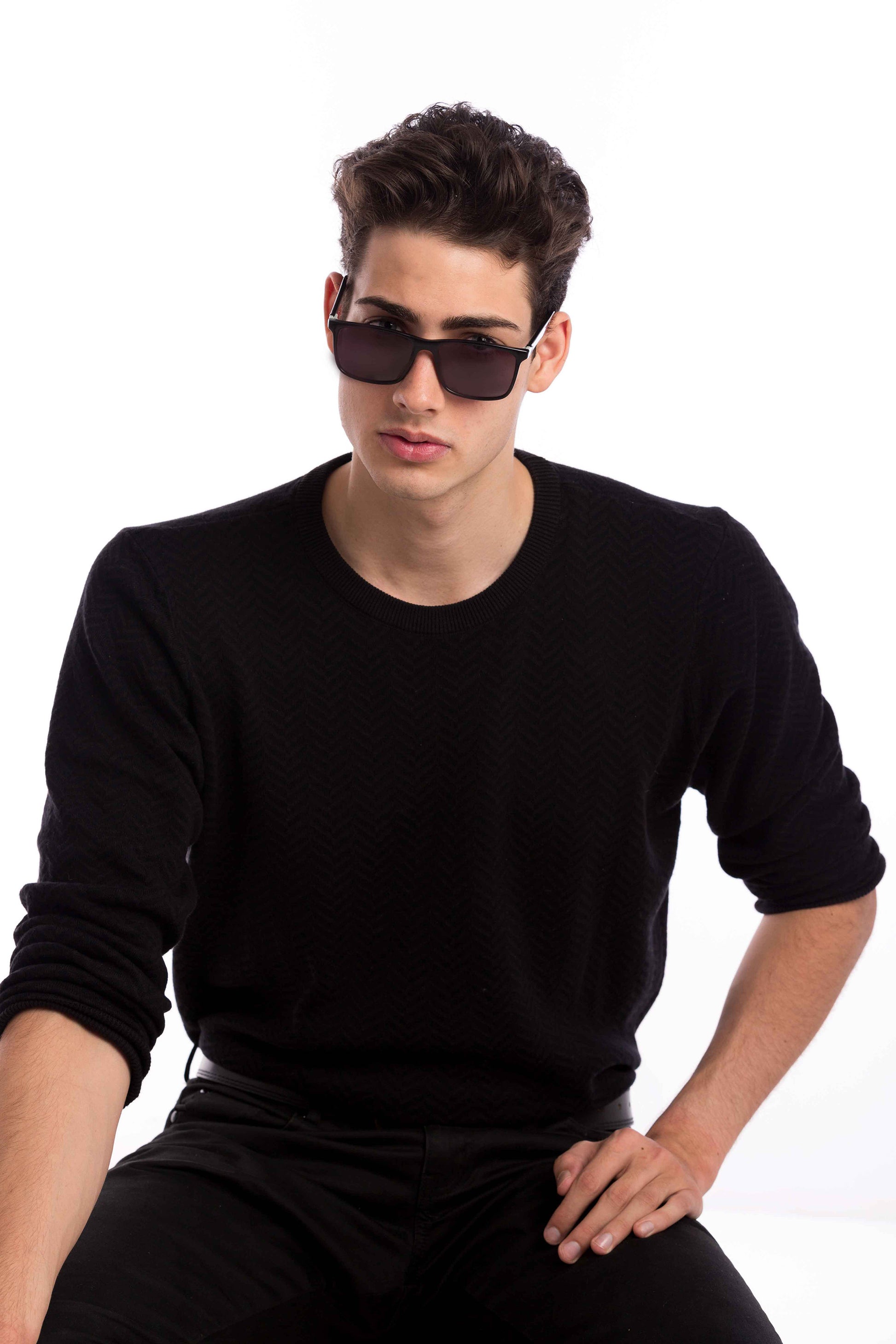 Man Wearing Brooklyn Sunglasses Readers (Grey)